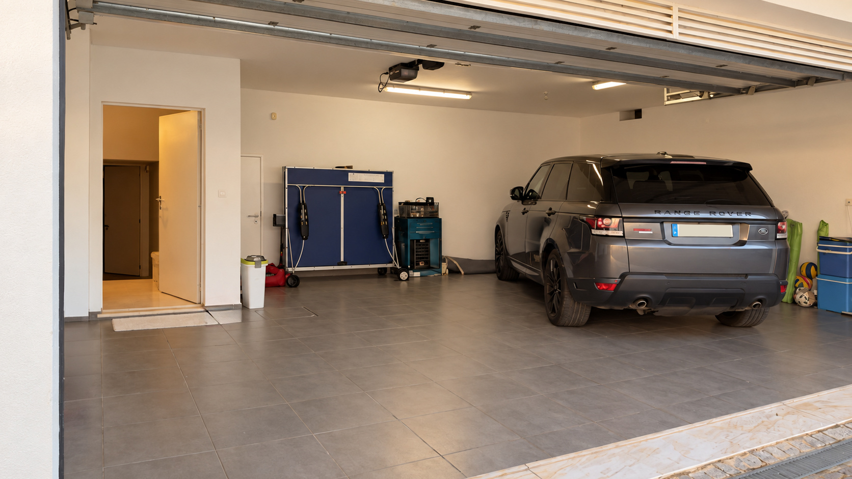 Garagem e serviços — Birre Private Residence, fotografia 8